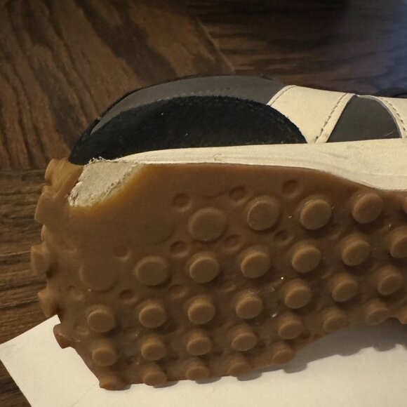 Women's New Balance 327 Moonbeam Size 8 Worn Sneakers with some wear and tear - Picture 9 of 16